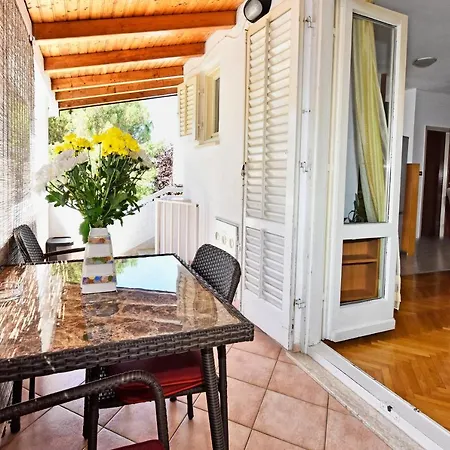 Apartment Nikola بيت ضيافة